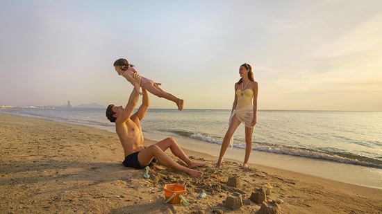 beach_family_1