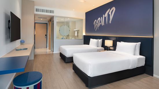 deluxe-pool-view_twin-beds_2