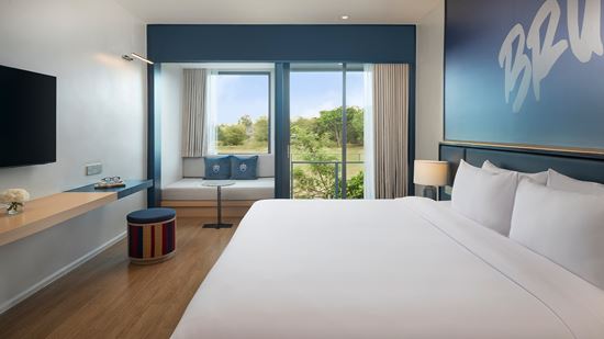deluxe_king-bed_2