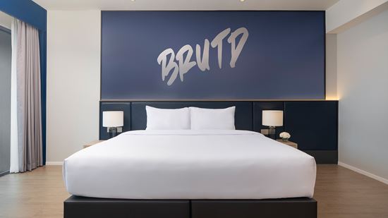 grand-deluxe-terrace_king-bed