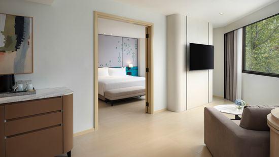 premier-suite_connecting