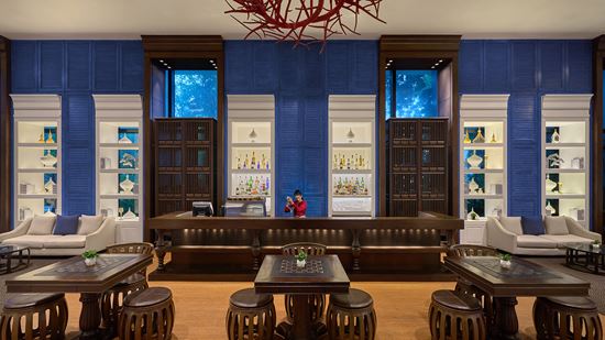 maitree-bar-with-staff