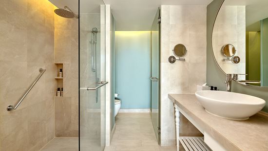 deluxe-ocean-view-bathroom