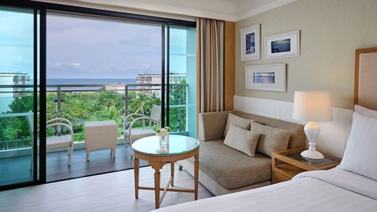 deluxe-ocean-view-living-area