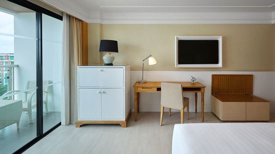 deluxe-working-area