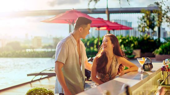 pool-bar_lifestyle