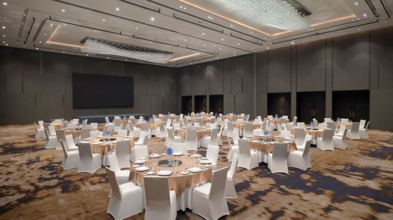 grand-ballroom_round-tablet-set-up