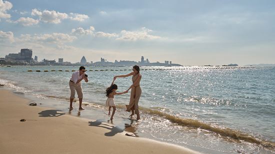 amari-pattaya_family-beach