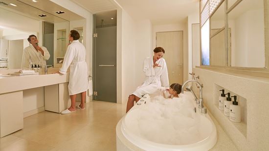 club-executive-ocean-suite_family-2