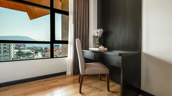 superior-city-view_personal-desk