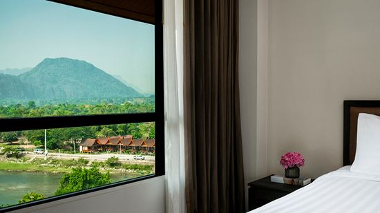 superior-river-view_king-bed_river-view
