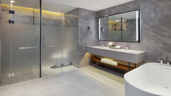 Junior Suite City View - Bathroom